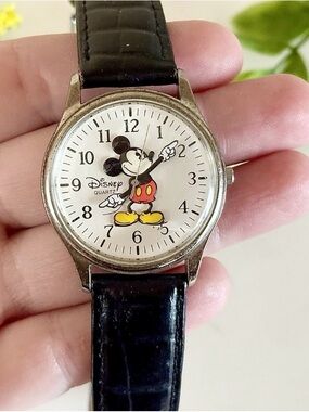 Authentic Disney Mickey Mouse Black Leather Watch WORKS!! Collectible Timepiece
